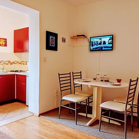 Apartments And Room Markovic Ровиньско село Экстерьер фото