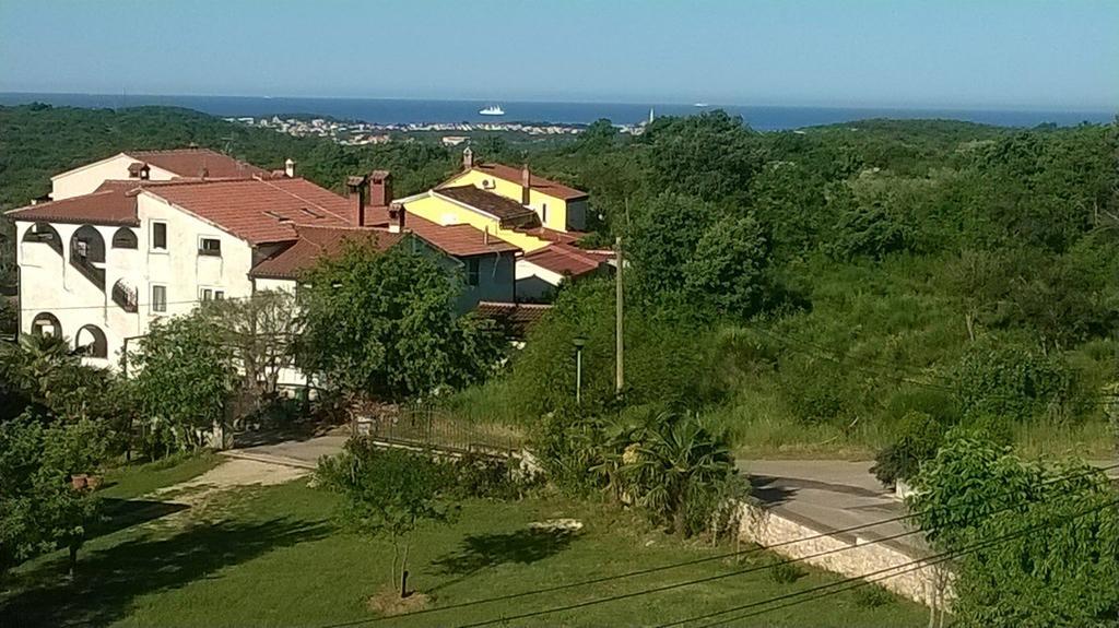 Apartments And Room Markovic Ровиньско село Экстерьер фото